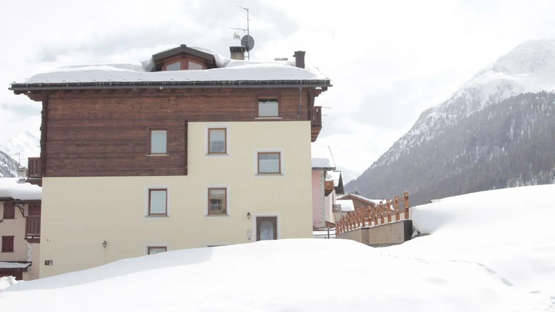 Modern Holiday Home In Livigno Italy Near Ski Area